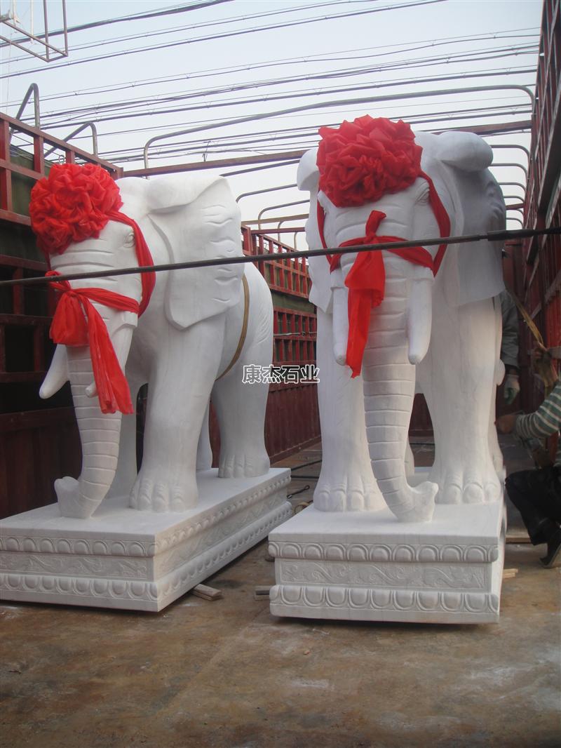 淮南市爱佳门窗订做1.8米高大象